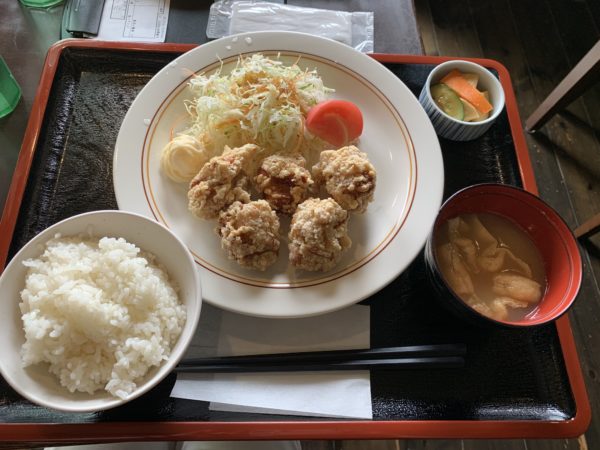 唐揚げ定食を頼みました